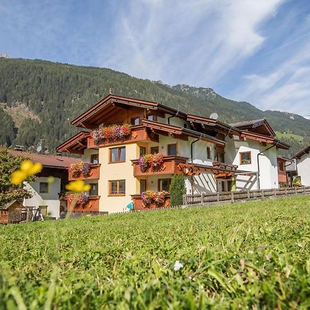 ノイシュティフト・イム・シュトゥーバイタールHaus Rosmarieアパートメント エクステリア 写真